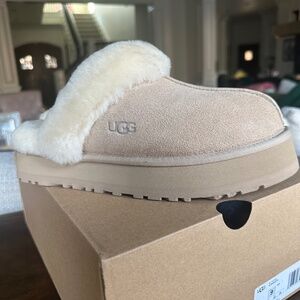 UGG Women's Disquette Platform Slippers -- SAND -- NEW! 9/40